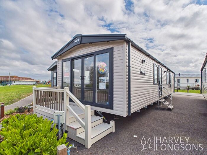 2 Bedroom Park Home For Sale In St. Johns Road, Whitstable, CT5