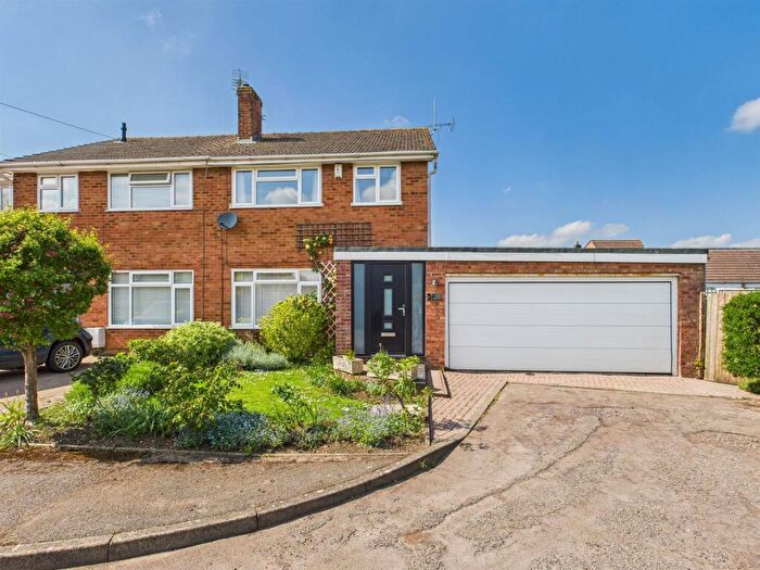 3 Bedroom Semi Detached House For Sale In Kimberley Close, Longlevens, Gloucester, GL2