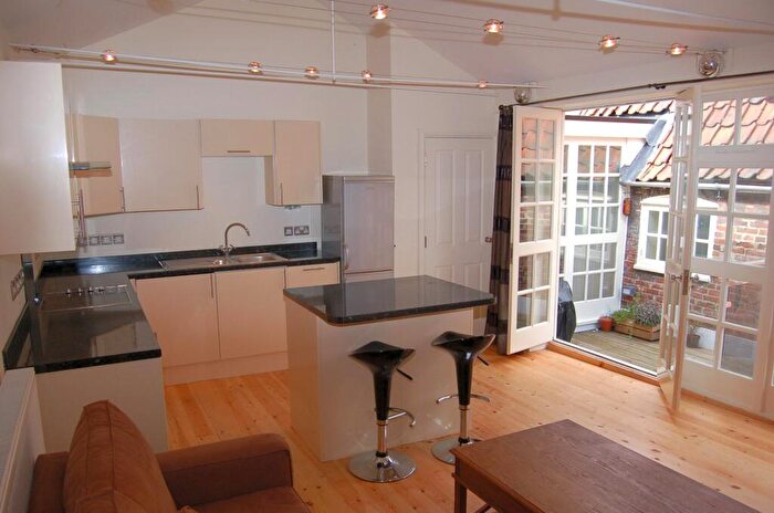2 Bedroom Flat To Rent In Steep Hill, Lincoln, LN2