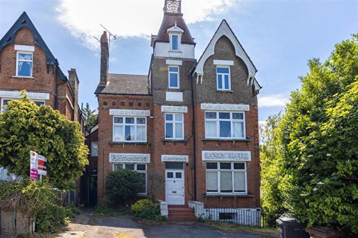 2 Bedroom Apartment For Sale In Birdhurst Rise, South Croydon, CR2