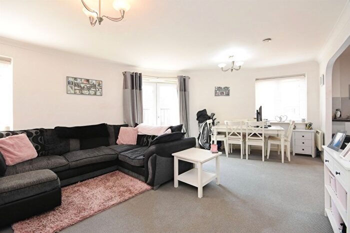 2 Bedroom Flat For Sale In Harberd Tye, Great Baddow, Chelmsford, CM2
