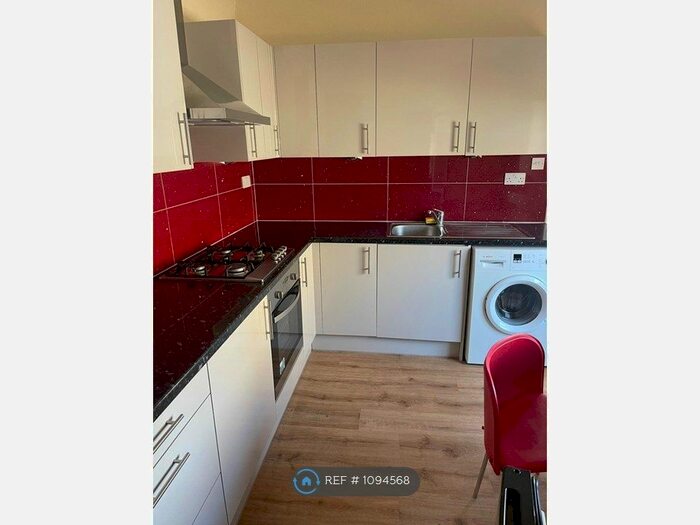 2 Bedroom Maisonette To Rent In Gorringe Park Avenue, Surrey, CR4