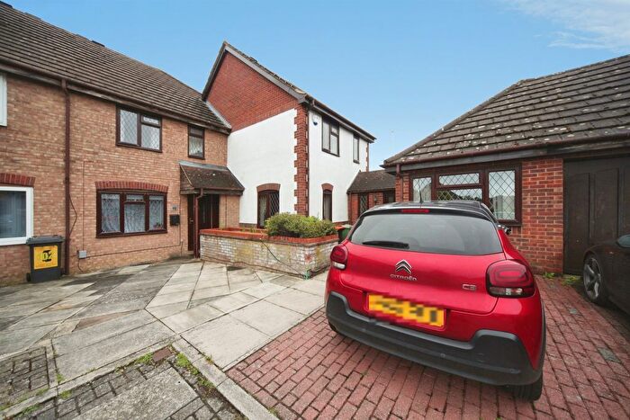 3 Bedroom End Of Terrace House For Sale In Milton Way, Houghton Regis, Dunstable, LU5