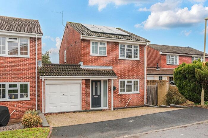 3 Bedroom Link Detached House For Sale In Fircroft Drive, Chandler's Ford, SO53