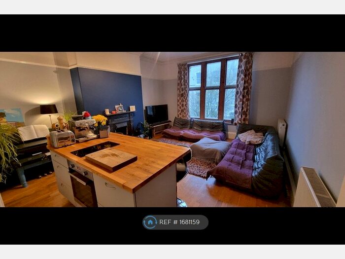 3 Bedroom Flat To Rent In Royal Avenue, Scarborough, YO11