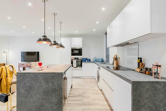 1 Bedroom Flat To Rent In Grange Road, London, SE1