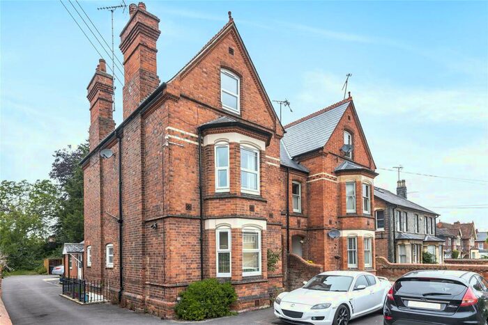 1 Bedroom Apartment For Sale In Connaught Road, Reading, Berkshire, RG30