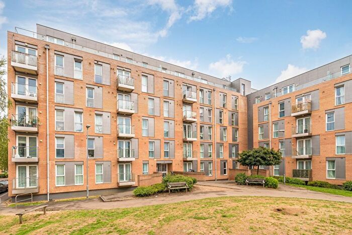 1 Bedroom Flat To Rent In Pontes Avenue, Hounslow, TW3