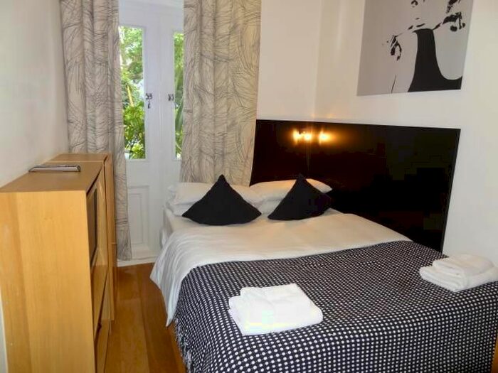 Studio To Rent In Cartwright Gardens, London, London, WC1H