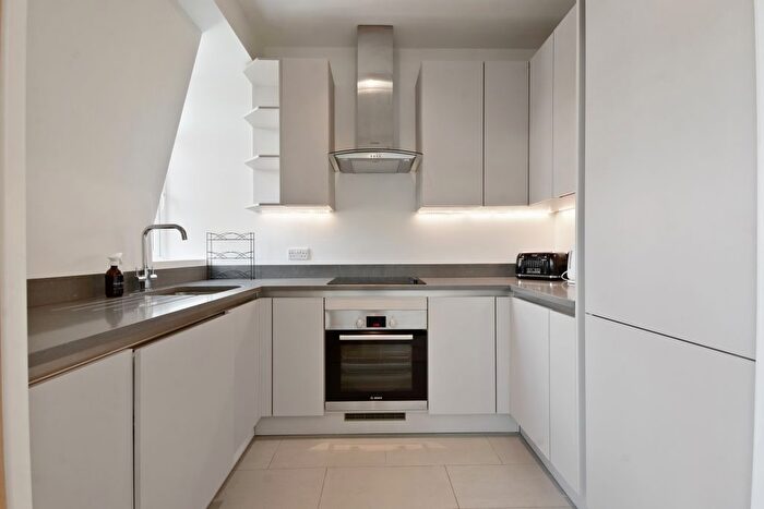 2 Bedroom Flat To Rent In Pembroke Road, Kensington, London, W8