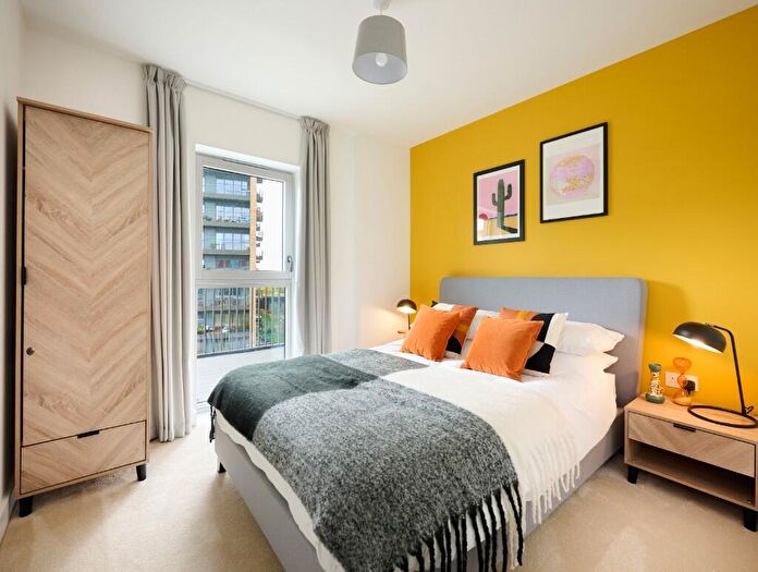 2 Bedroom Apartment For Sale In Green Park Village & Bankside Gardens, Flagstaff Road, Reading, RG2