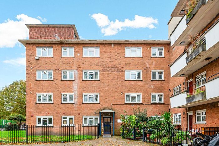 2 Bedroom Flat For Sale In Paradise Road, London, SW4