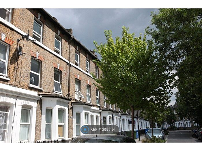 3 Bedroom Flat To Rent In Chatham Street, London, SE17