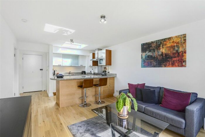 1 Bedroom Flat To Rent In Earls Court Square, Earls Court, SW5