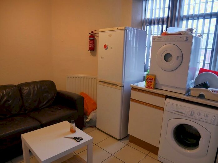 3 Bedroom Flat To Rent In Derby Road, Nottingham, NG7