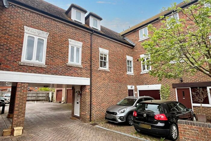 2 Bedroom Flat To Rent In Fordingbridge, SP6