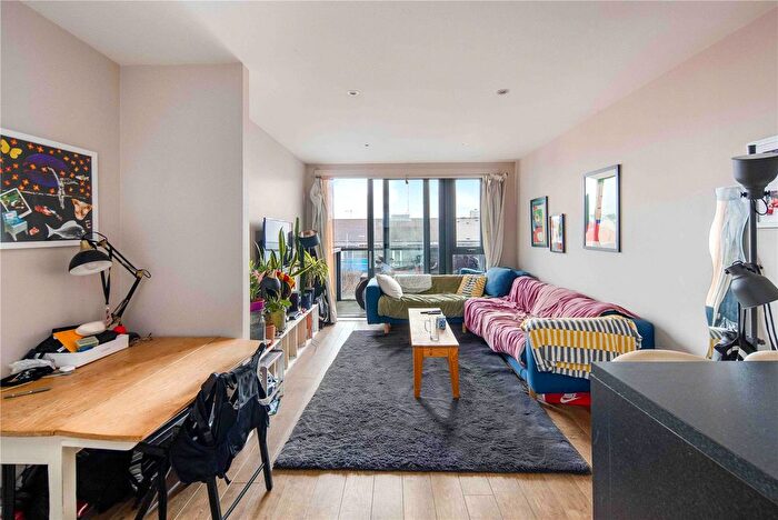 2 Bedroom Flat To Rent In Bovet Court, Harford Street, London, E1