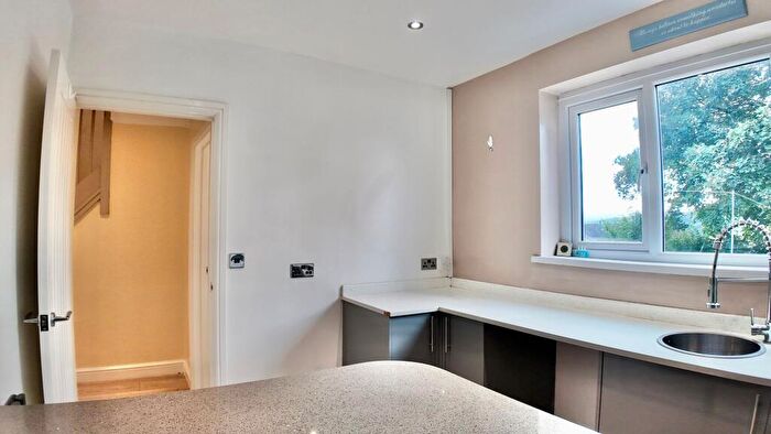 3 Bedroom Terraced House For Sale In Brynglas Avenue, Pontllanfraith, NP12