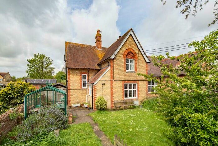 3 Bedroom Semi-Detached House To Rent In Merton Road, OX25