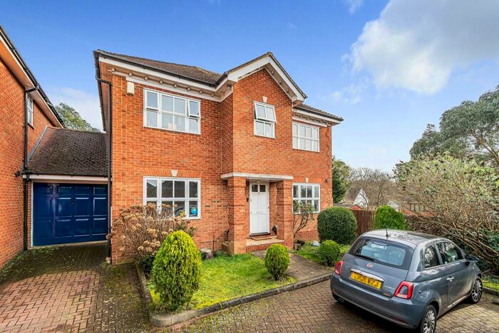 4 Bedroom Detached House To Rent In The Clover Field, Bushey, WD23