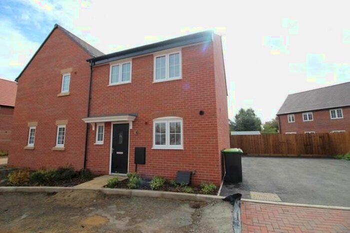 3 Bedroom Semi-Detached House To Rent In Mayfly Mews, Biddenham, MK40