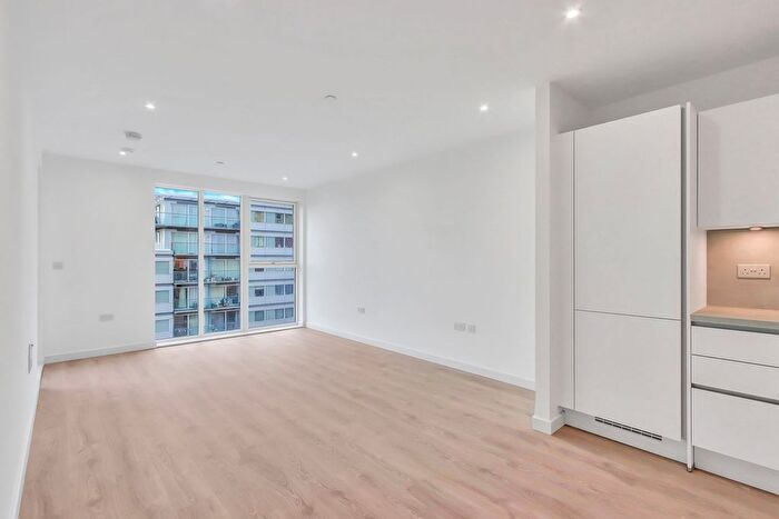 1 Bedroom Flat To Rent In Prince Regent Road, Croxby House, TW3