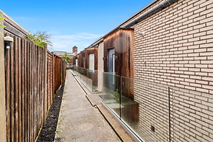 2 Bedroom Flat For Sale In Wimbledon Court, Kingston Road, SW19