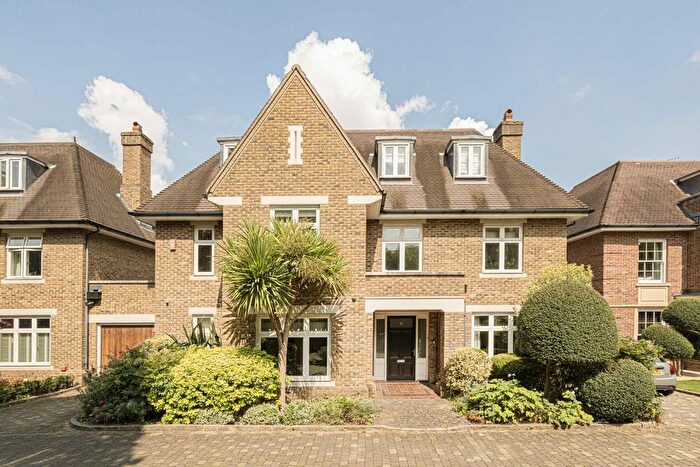 5 Bedroom Property To Rent In Chalmers Way, Twickenham, TW1