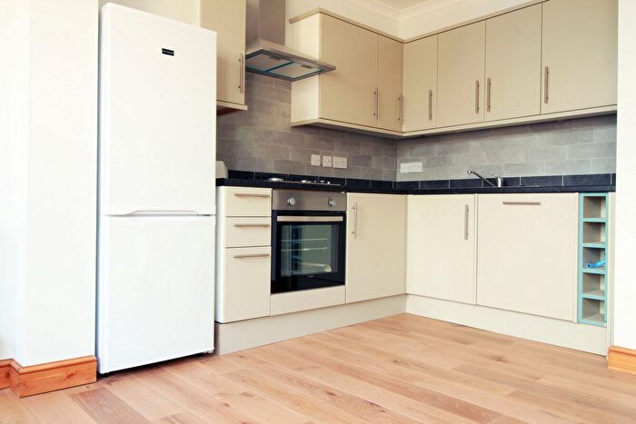 2 Bedroom Flat To Rent In Green Lanes, Newington Green, N16