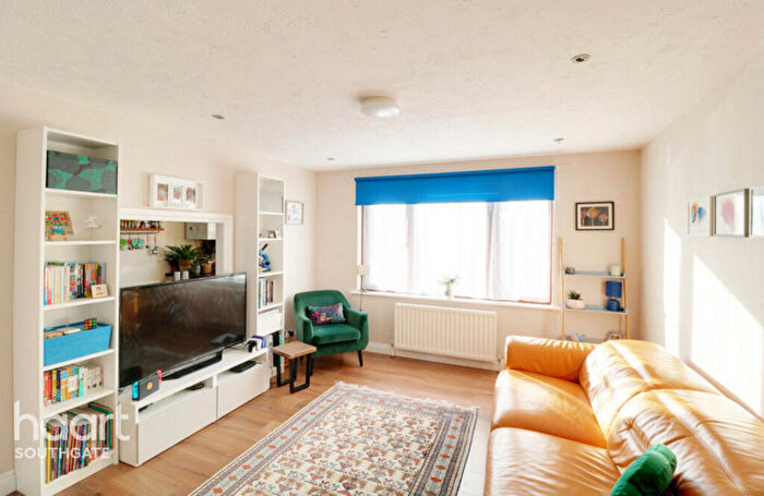1 Bedroom Apartment For Sale In Shapland Way, London, N13