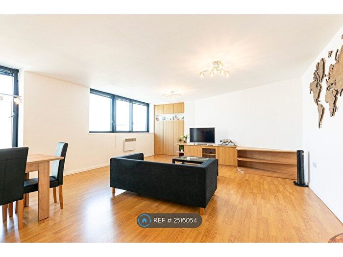 3 Bedroom Flat To Rent In Mann Island, Liverpool, L3