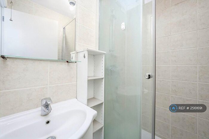 5 Bedroom Flat To Rent In Albany Close, London, N15