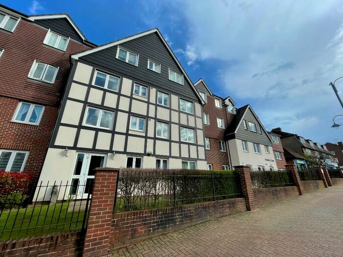 2 Bedroom Retirement Property For Sale In Potters Court, Darkes Lane, Potters Bar, Hertfordshire, EN6