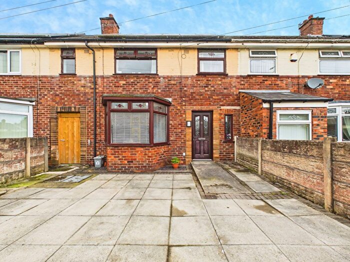 3 Bedroom Town House For Sale In Loughrigg Avenue, Carr Mill, St Helens, WA11