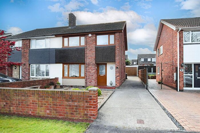 3 Bedroom Semi-Detached House For Sale In Lutterworth Drive, Adwick-Le-Street, Doncaster, DN6