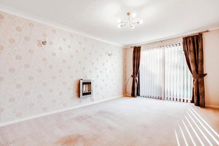 2 Bedroom Bungalow For Sale In Lulworth Avenue, Leeds, LS15