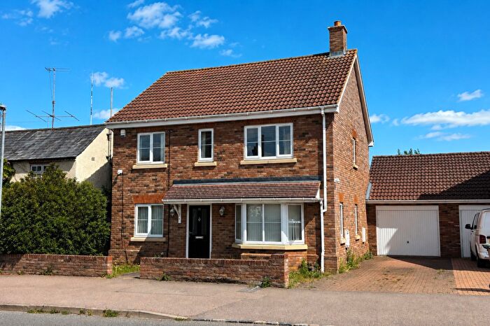 4 Bedroom Detached House For Sale In Hitchin Road, Stotfold, Hitchin, SG5