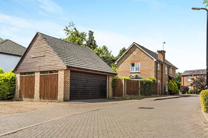 3 Bedroom Detached House To Rent In Brisson Close, Esher, KT10