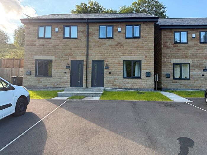 3 Bedroom Semi-Detached House To Rent In Shawclough View, Rossendale, BB4