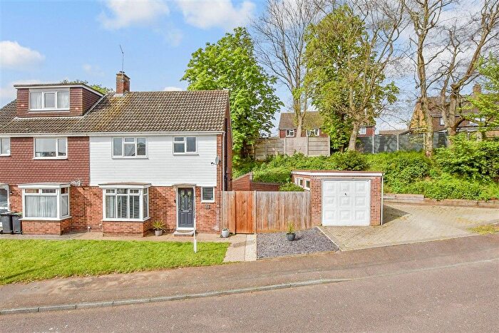 3 Bedroom Semi Detached House For Sale In The Ferns, Larkfield, Aylesford, Kent, ME20