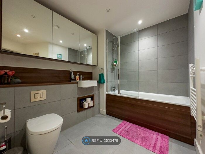 2 Bedroom Flat To Rent In Adenmore Road, London, SE6