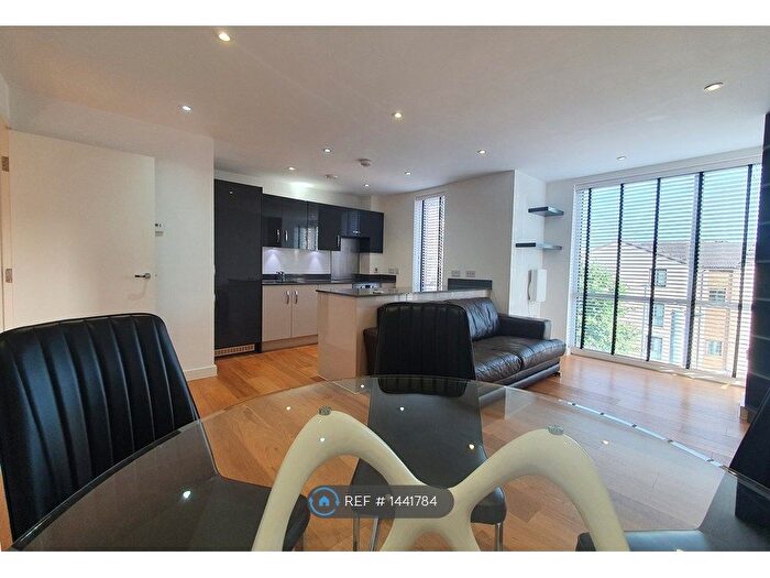 1 Bedroom Flat To Rent In Lighterage Court, Brentford, TW8