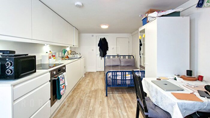 Studio To Rent In Finchley Road, London, NW11