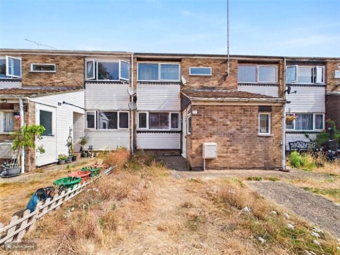 2 Bedroom Maisonette For Sale In Wallace Close, Woodley, Reading, Berkshire, RG5
