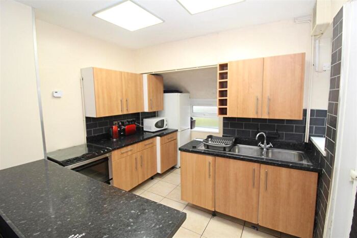 5 Bedroom House To Rent In Tewkesbury Street, Cathays, Cardiff, CF24