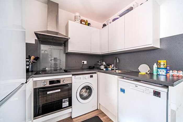 1 Bedroom Flat To Rent In Catteshall Lane, Godalming, GU7
