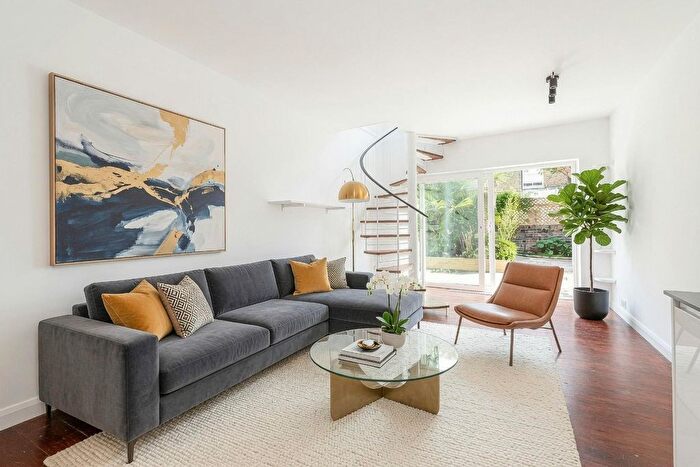 1 Bedroom Flat For Sale In Godolphin Road, Shepherds Bush, W12