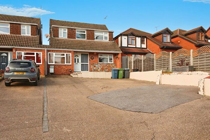 5 Bedroom Semi Detached House For Sale In Sawpit Hill, Hazlemere, High Wycombe, HP15