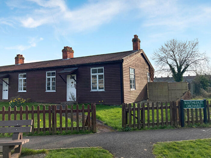 2 Bedroom Terraced Bungalow To Rent In Farm Road, Street, BA16