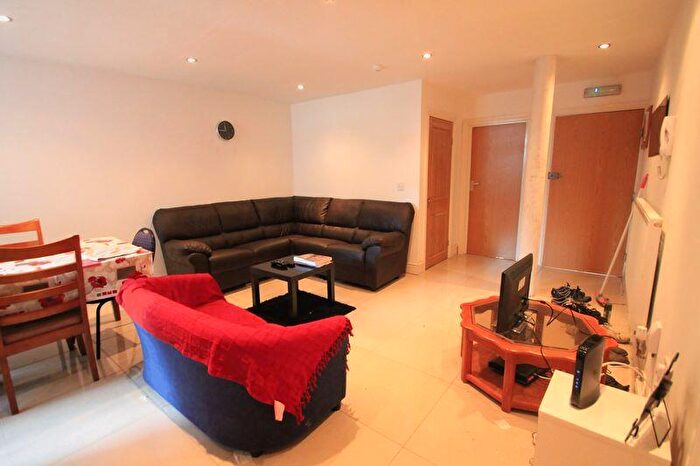 6 Bedroom Flat To Rent In Miskin Street, Cardiff, CF24